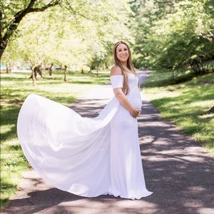 White maternity photoshoot dress
